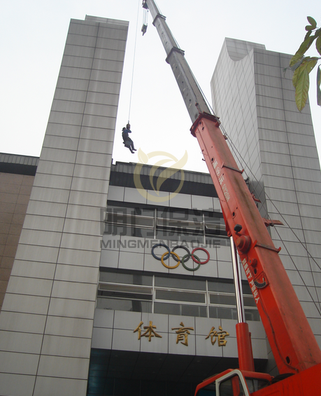 重慶體育館高空外墻清洗